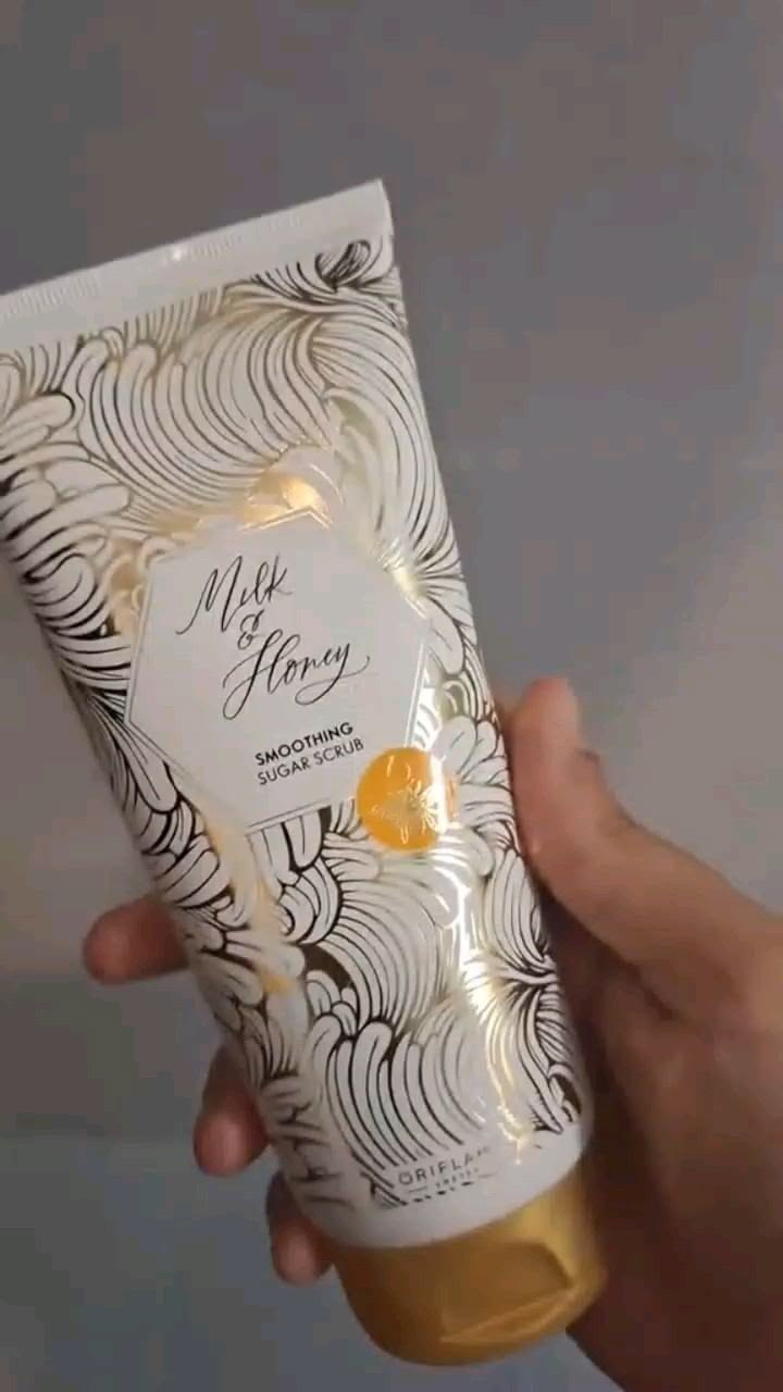 Milk & Honey Gold Smoothing Sugar Scrub
